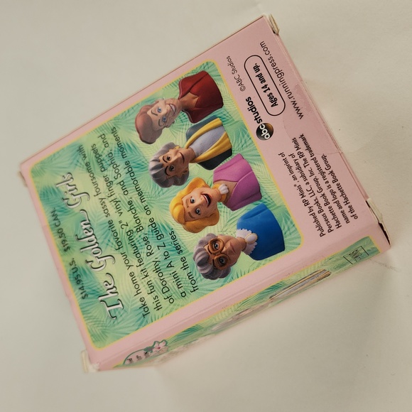 The Golden Girls Stylized 2" Finger Puppets and Mini A to Z guide in Retail Box - Picture 15 of 17